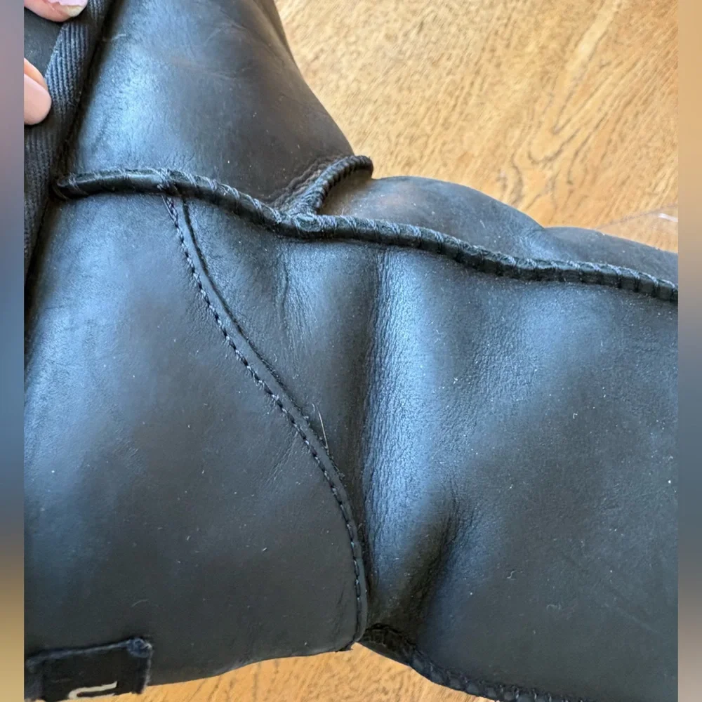 Women’s Black Leather Short UGG Boots Sz 8